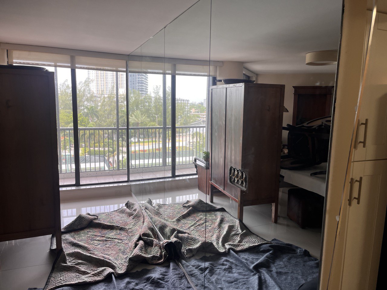 WALL MIRROR REMOVAL MIAMI AND BROWARD FLORIDA